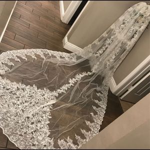 Cathedral Ivory Wedding veil New w/comb New